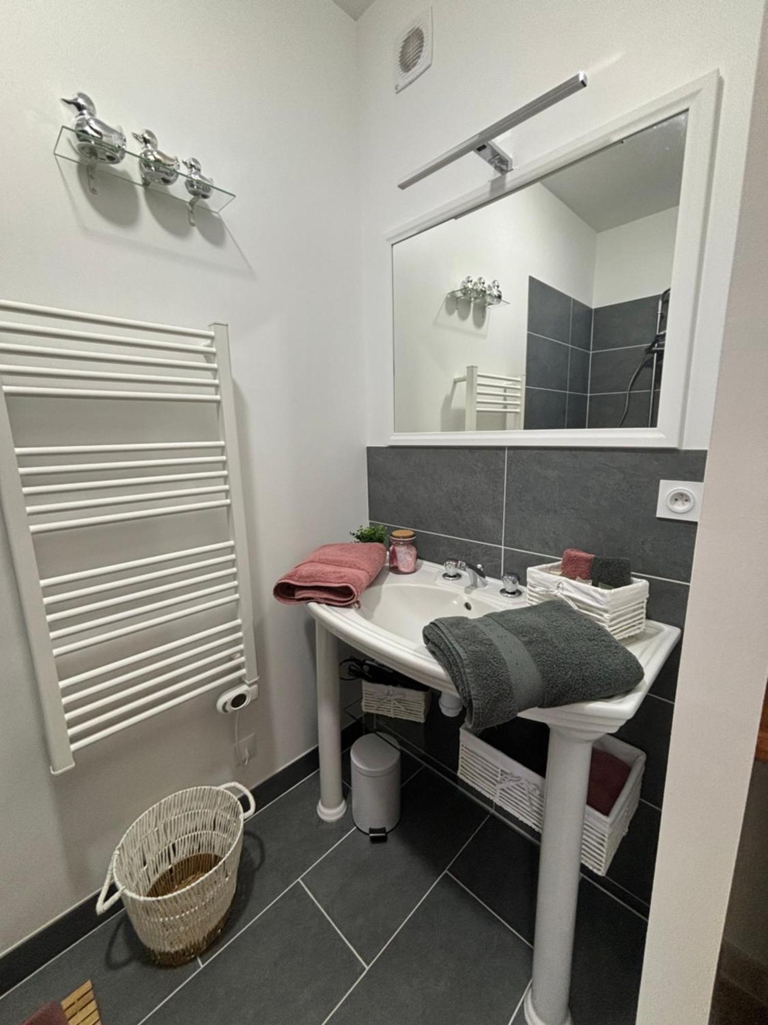 Le 911 Hotel Nazelles-Negron Luaran gambar