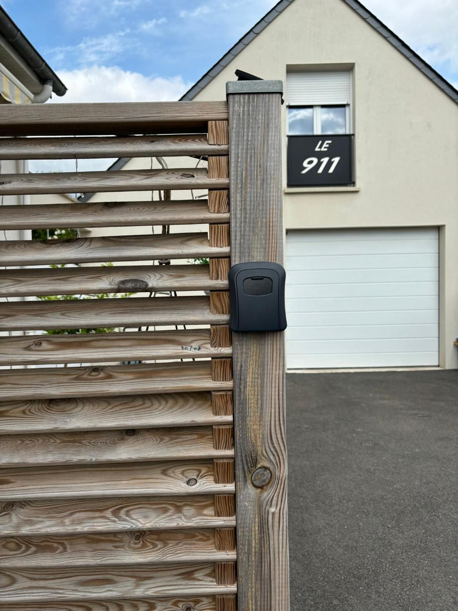 Le 911 Hotel Nazelles-Negron Luaran gambar